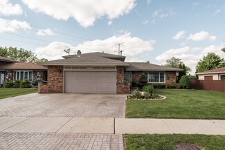 9232 Jocare Dr, Justice, IL 60458