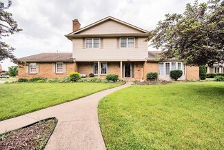 2916 Palisade Dr, Fort Wayne, IN 46806