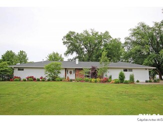 850 W Van Buren St, Greenview, IL 62642
