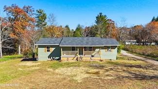 37 Windy Acres Dr, Crossville, TN 38571