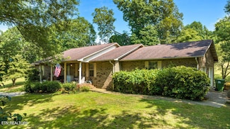 1972 Carpenters Grade Rd, Maryville, TN 37803