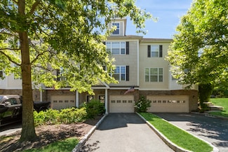 86 Woodcrest Ln, Danbury, CT 06810