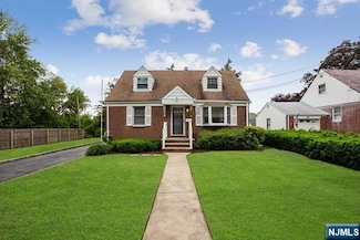 6 Shelby St, Dumont, NJ 07628