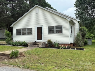 155 6th St SW, Taylorsville, NC 28681