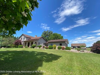 2804 W Kinley Rd, Saint Johns, MI 48879