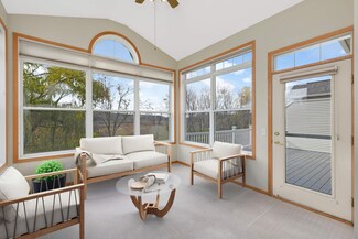 822 Woodduck Dr, Woodbury, MN 55125