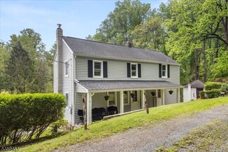 27 Inscho Rd, Asbury, NJ 08802