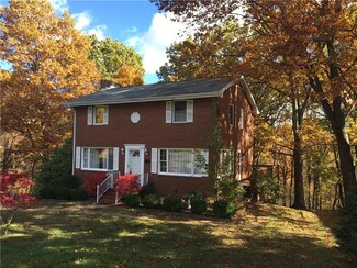 1402 Struby Ave, Beaver Falls, PA 15010