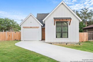 926 Joyce Marlene, Poteet, TX 78065