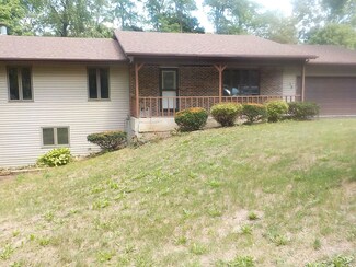 4954 E Nordic Woods Dr, Byron, IL 61010