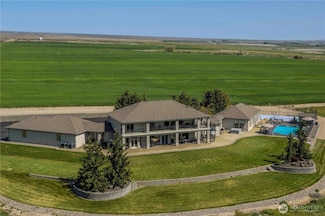 1050 Lewandowski Rd, Sunnyside, WA 98944