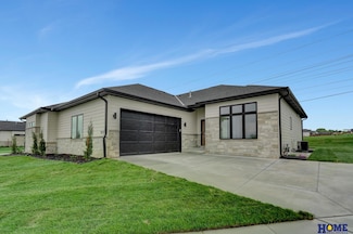 9121 Triana Ln, Lincoln, NE 68510