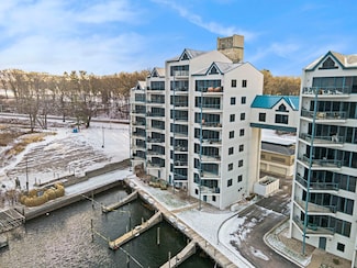 2964 Lakeshore Dr Unit E403, Muskegon, MI 49441