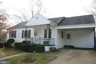 1912 Ware Rd, Falls Church, VA 22043