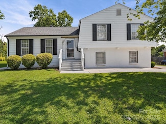 7335 Meadowdale Ln, Charlotte, NC 28212