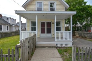 17 Pleasant St, Wareham, MA 02571