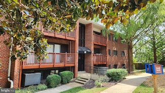 53 Skyhill Rd Unit 301, Alexandria, VA 22314