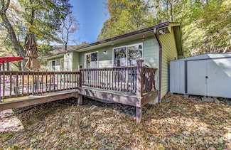 565 May Apple Ln, Mars Hill, NC 28754