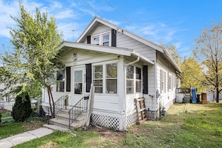 446 24th St N, Springfield, MI 49037