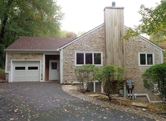 16 Cardinal Dr, Farmington, CT 06032