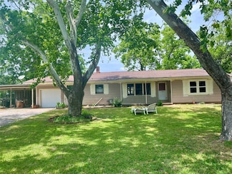 1320 Montezuma St, Columbus, TX 78934