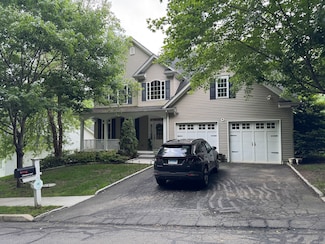 2 Blackstone Ct, Danbury, CT 06811