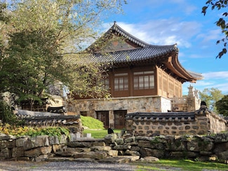 106 Airport Dr, Hot Springs, VA 24445