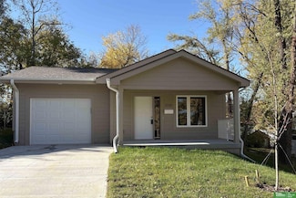 2230 N 39th St, Omaha, NE 68111