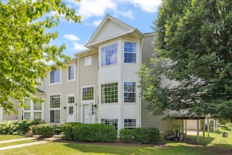 1208 Fox Hill Ln, North Aurora, IL 60542