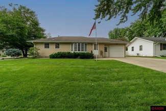153 Rita Rd, Mankato, MN 56001
