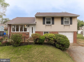 615 Wynnbrook Rd, Secane, PA 19018