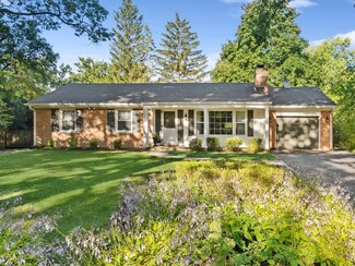 988 Valley Rd, Lake Forest, IL 60045