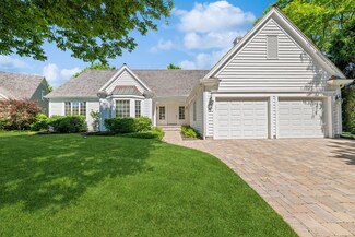 663 S Saint George Ct, Lake Forest, IL 60045