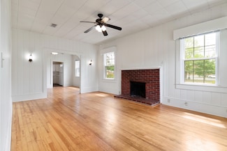 909 Mapoles St, Crestview, FL 32536