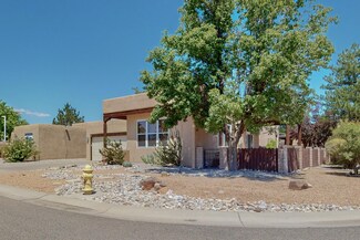 373 La Chamisal Ln NW, Los Ranchos, NM 87107