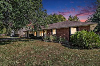 509 N Jefferson St, Raymore, MO 64083