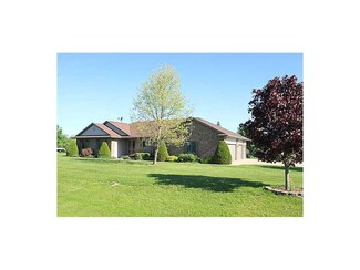 4132 Cedar Heights Dr, Center Point, IA 52213