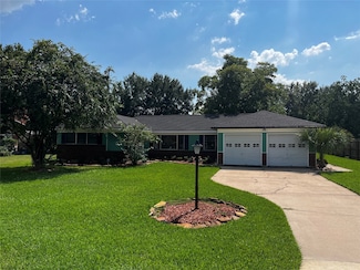 416 Azalea Dr, Baytown, TX 77520