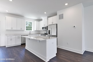 18 Crimson Dr, Manalapan, NJ 07726