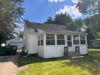 540 Community St, Lansing, MI 48906