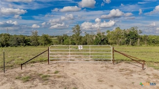 24 Left Rd, Victoria, TX 77905