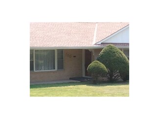 700 E Bellevista Dr, Independence, MO 64055