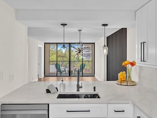 21 Royal Palm Way Unit 303, Boca Raton, FL 33432