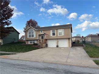 806 Pine Crest Ave, Kearney, MO 64060