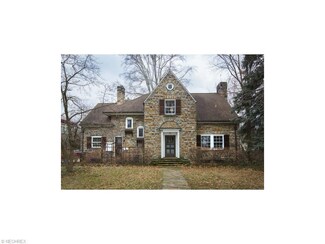 10119 Edgewater Dr, Cleveland, OH 44102