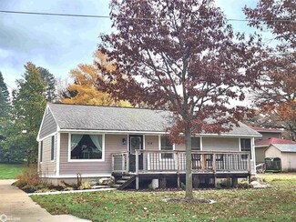 514 17th St W, Clear Lake, IA 50428