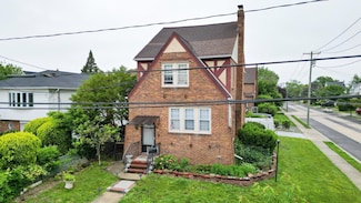 165 Page Rd, Valley Stream, NY 11581