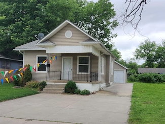 411 N Grove Dr, Wichita, KS 67214