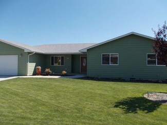 461 E Davis St, Connell, WA 99326