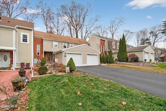 22 Haystack Rd E, Clifton Park, NY 12065